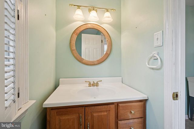 414 LONGWOOD DR, Exton, PA 19341