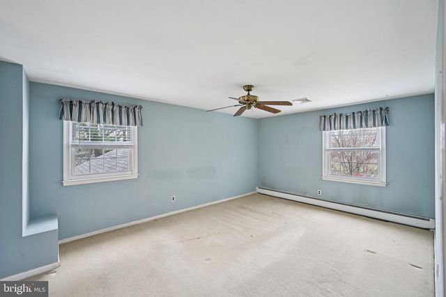 414 LONGWOOD DR, Exton, PA 19341