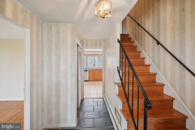 414 LONGWOOD DR, Exton, PA 19341
