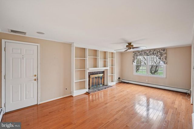 414 LONGWOOD DR, Exton, PA 19341