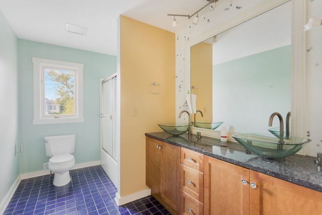 27763 W Lakeview Drive N, Lake Barrington, IL 60084