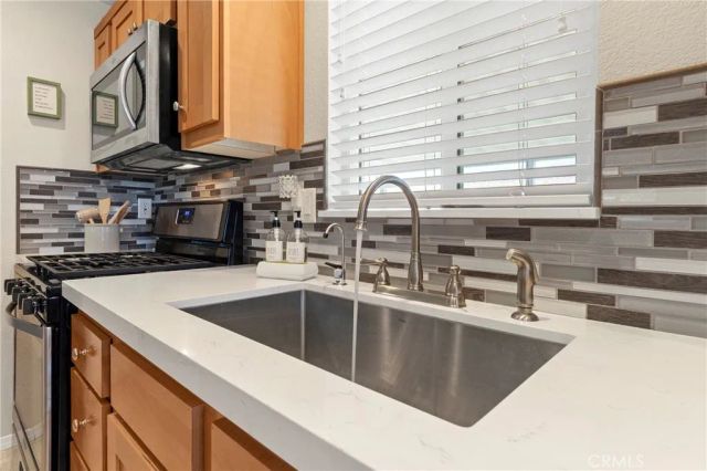 1424 Glengrove, Corona, CA 92882