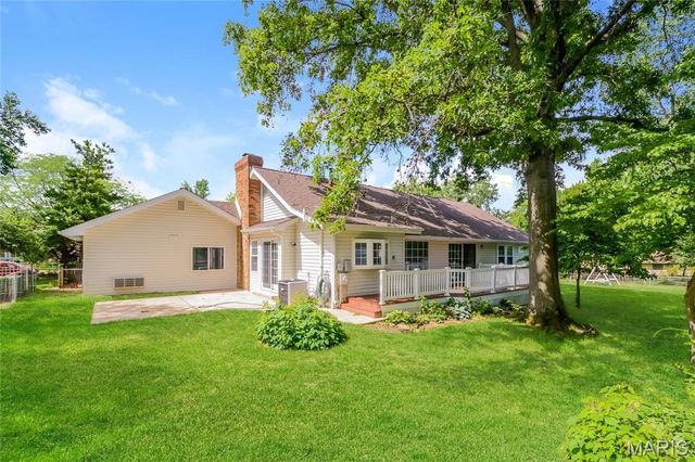 2 Saw Mill Way, St Charles, MO 63303