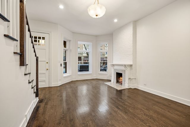 2107 N Clark Street, Chicago, IL 60614
