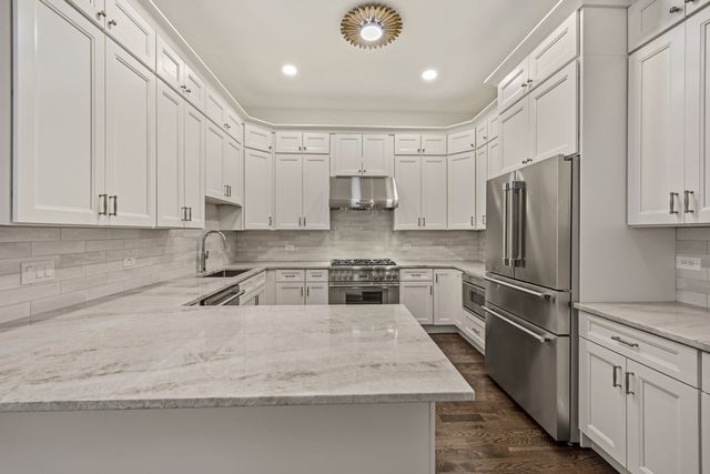 2107 N Clark Street, Chicago, IL 60614