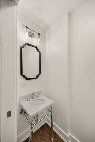 2107 N Clark Street, Chicago, IL 60614