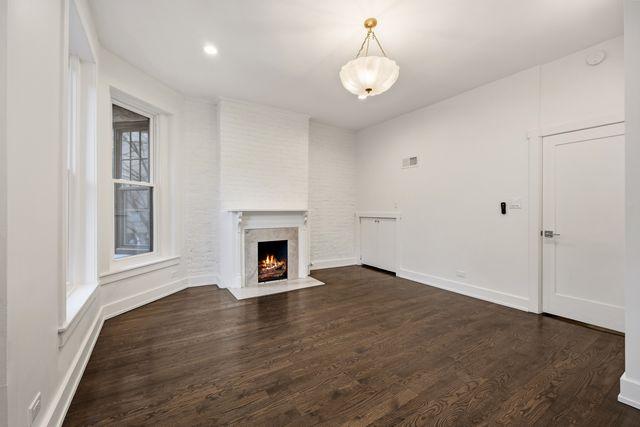 2107 N Clark Street, Chicago, IL 60614