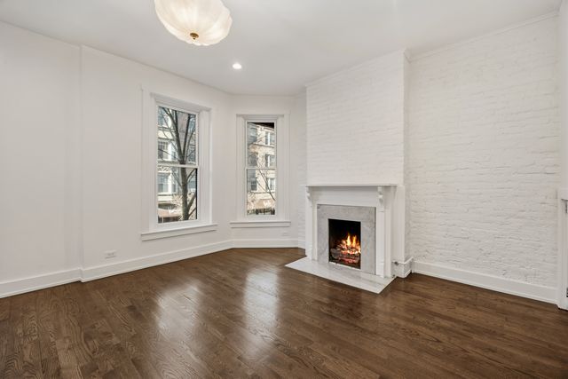 2107 N Clark Street, Chicago, IL 60614