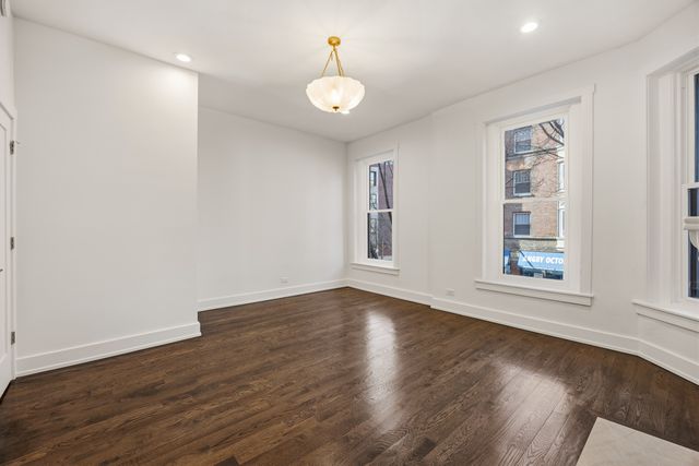 2107 N Clark Street, Chicago, IL 60614