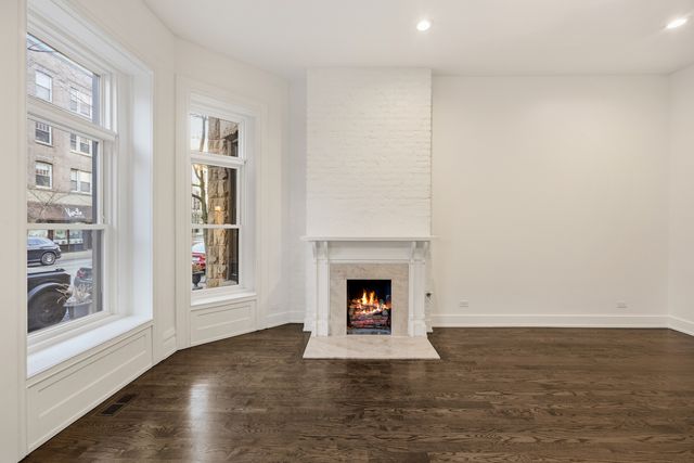 2107 N Clark Street, Chicago, IL 60614