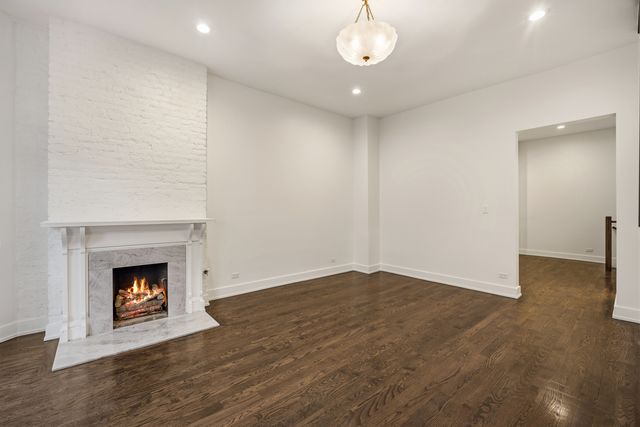 2107 N Clark Street, Chicago, IL 60614