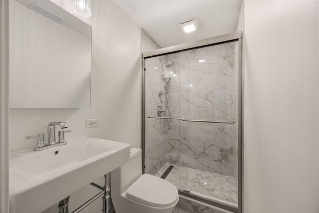 2107 N Clark Street, Chicago, IL 60614
