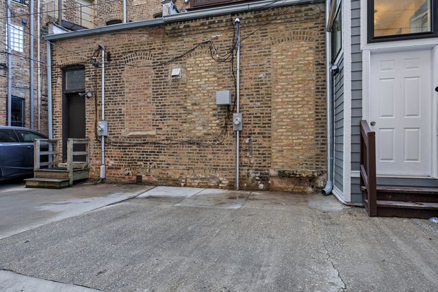 2107 N Clark Street, Chicago, IL 60614