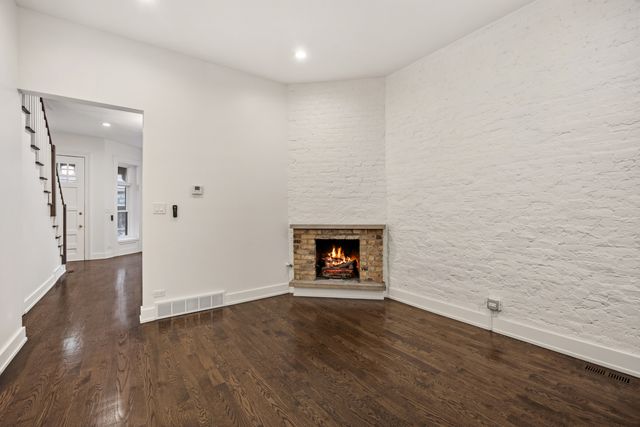 2107 N Clark Street, Chicago, IL 60614