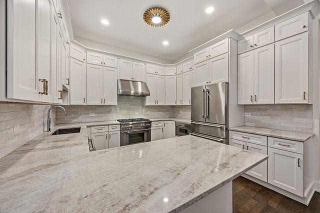 2107 N Clark Street, Chicago, IL 60614