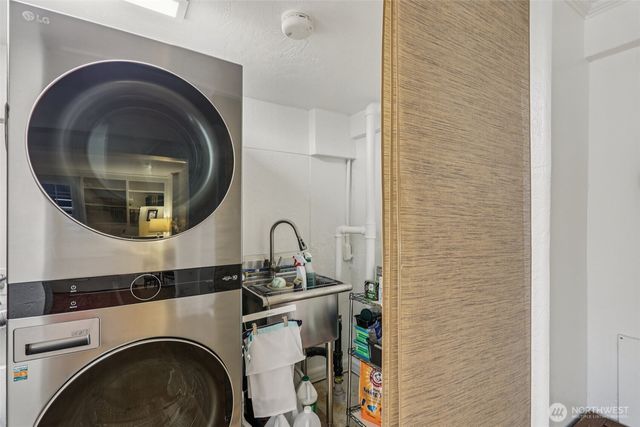 2418 W Boston, Seattle, WA 98199