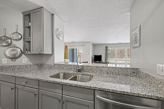 6165 Chasewood Parkway 1, Hopkins, MN 55343