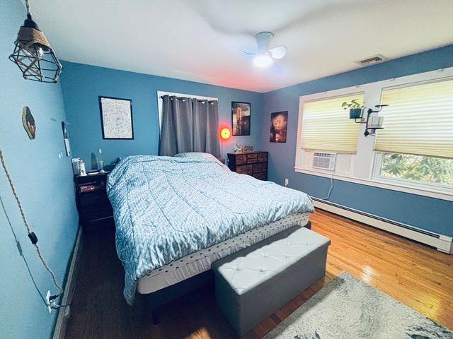 86 Mechanic St, Foxboro, MA 02035