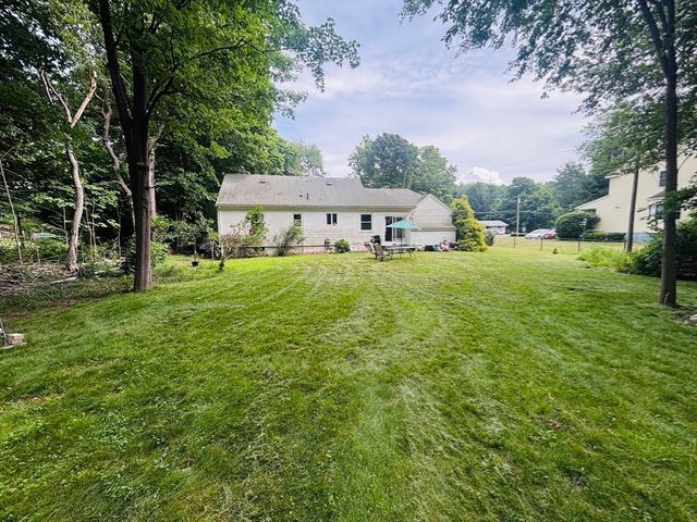 86 Mechanic St, Foxboro, MA 02035