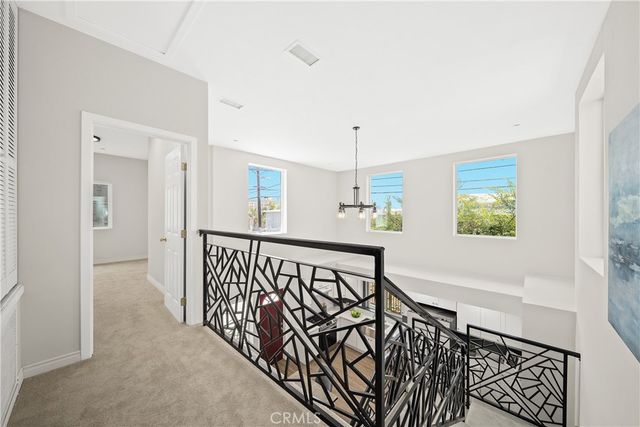 1372 Carmona Avenue, Los Angeles, CA 90019