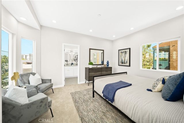 1372 Carmona Avenue, Los Angeles, CA 90019