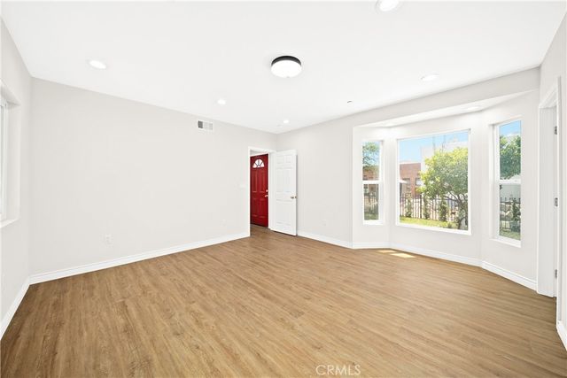1372 Carmona Avenue, Los Angeles, CA 90019