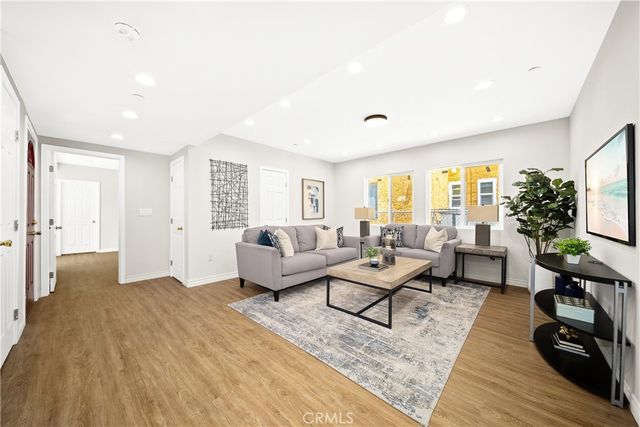 1372 Carmona Avenue, Los Angeles, CA 90019
