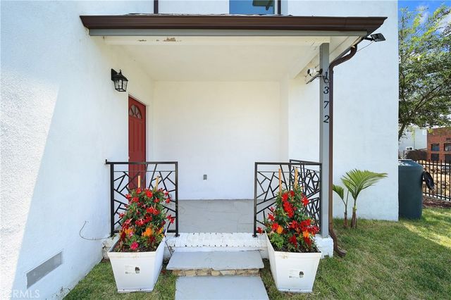 1372 Carmona Avenue, Los Angeles, CA 90019