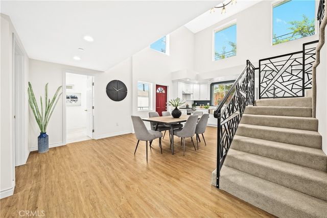 1372 Carmona Avenue, Los Angeles, CA 90019