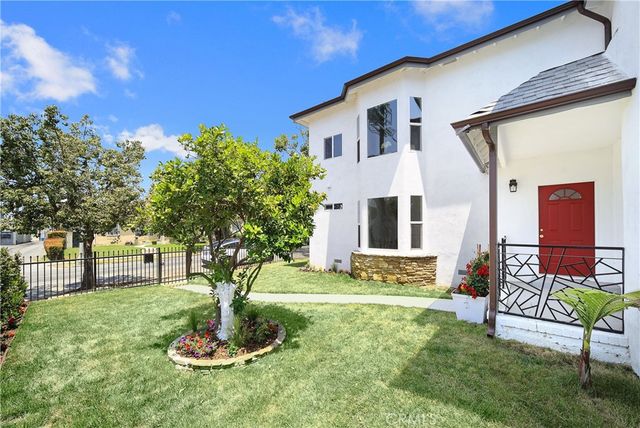 1372 Carmona Avenue, Los Angeles, CA 90019