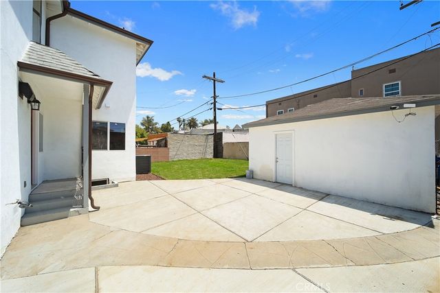 1372 Carmona Avenue, Los Angeles, CA 90019