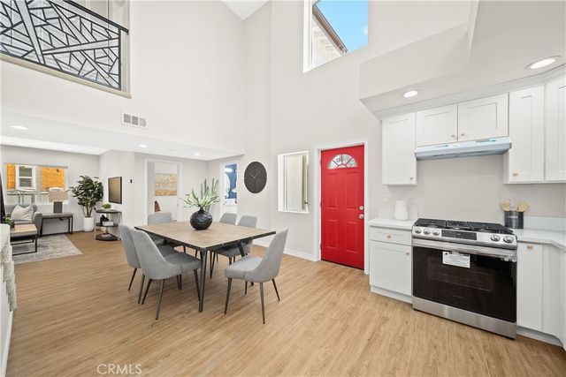 1372 Carmona Avenue, Los Angeles, CA 90019