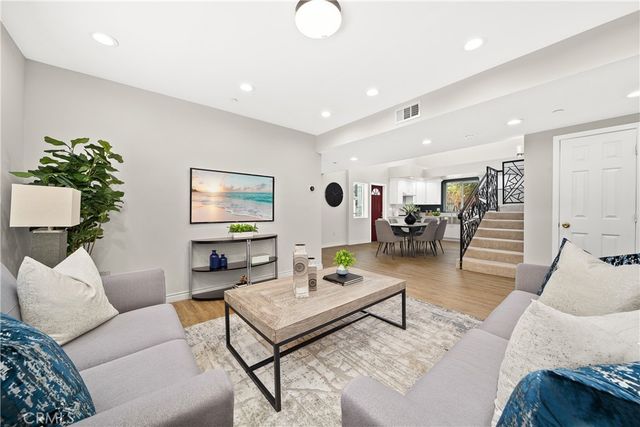 1372 Carmona Avenue, Los Angeles, CA 90019