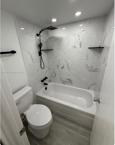 9460 Poinciana Pl 405, Davie, FL 33324