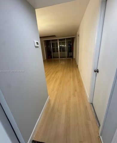 9460 Poinciana Pl 405, Davie, FL 33324