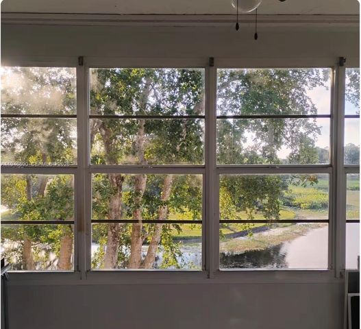 9460 Poinciana Pl 405, Davie, FL 33324