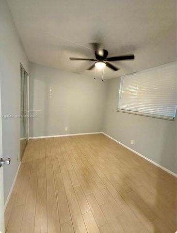 9460 Poinciana Pl 405, Davie, FL 33324