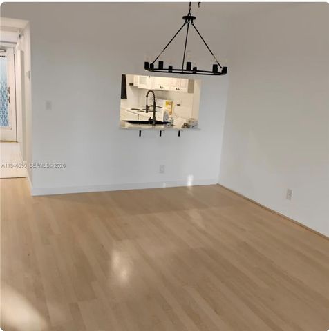 9460 Poinciana Pl 405, Davie, FL 33324