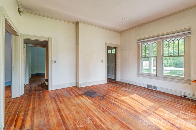 648 Lakeshore Drive, Asheville, NC 28804