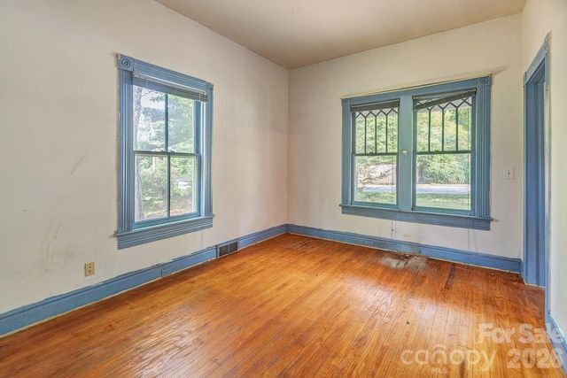 648 Lakeshore Drive, Asheville, NC 28804