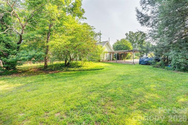 648 Lakeshore Drive, Asheville, NC 28804