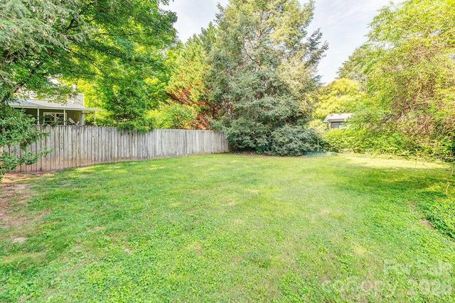 648 Lakeshore Drive, Asheville, NC 28804