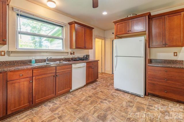 648 Lakeshore Drive, Asheville, NC 28804