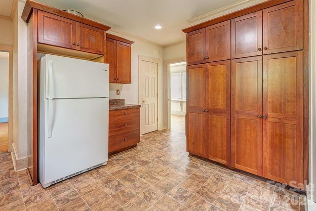 648 Lakeshore Drive, Asheville, NC 28804