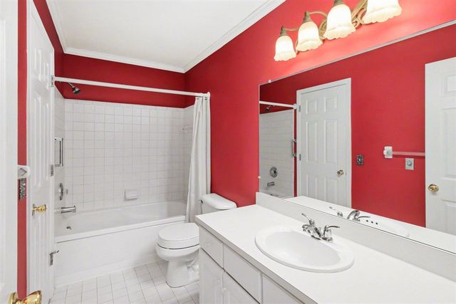 306 Pineknoll Court, Brighton, MI 48116