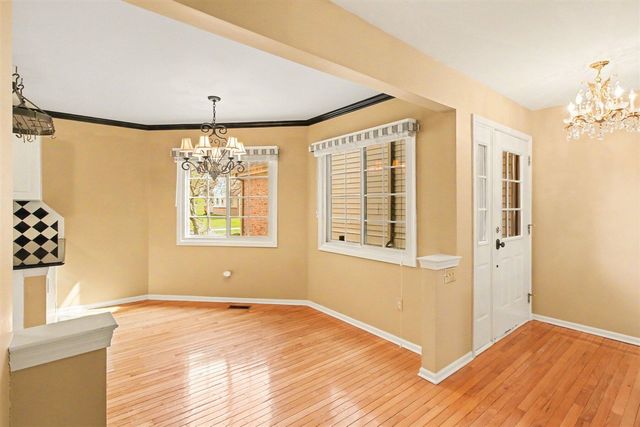 306 Pineknoll Court, Brighton, MI 48116