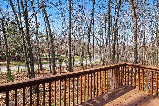 306 Pineknoll Court, Brighton, MI 48116