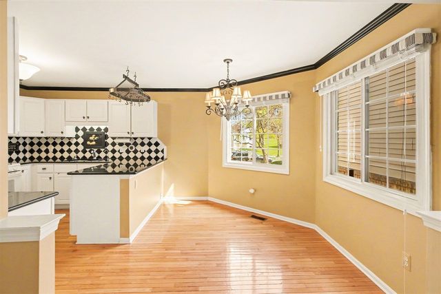 306 Pineknoll Court, Brighton, MI 48116