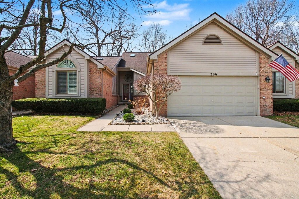 306 Pineknoll Court, Brighton, MI 48116