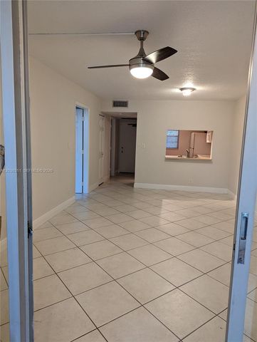 9460 Tangerine Pl 101, Davie, FL 33324
